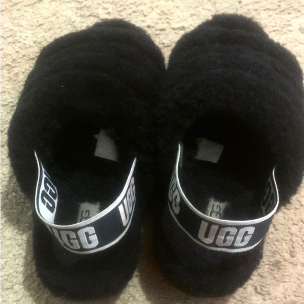 ugg fluffy women’s slides/slippers size 7